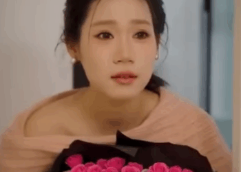 C0112005 七七提前回家为男友准备求婚惊喜 却没想到撞见他出轨 七七将计就计继续求婚 联合闺蜜骗光他的钱在订婚现场公开 让他净身出户 #短剧 #drama #情感 #爱情 #反转 part2