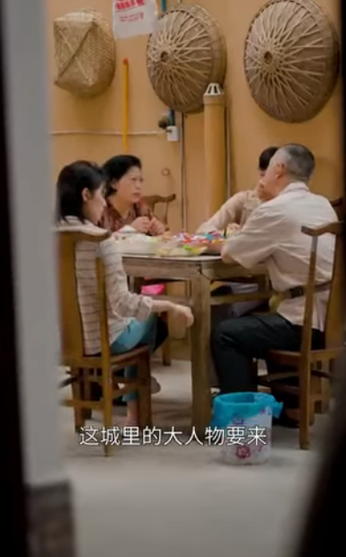 B0811001 灰姑娘回村被村里人欺负 亮出集团总裁身份后 村里人傻眼了 立夏有力 #立夏有力 part2