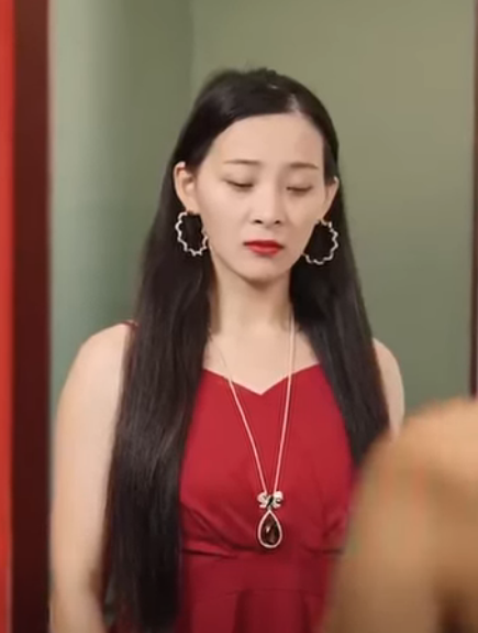 C0811004 霸总好心帮忙却当成是服务员 偶遇老同学遭轮番羞辱 七总霸气出手让对方闭嘴 陈七七 part2