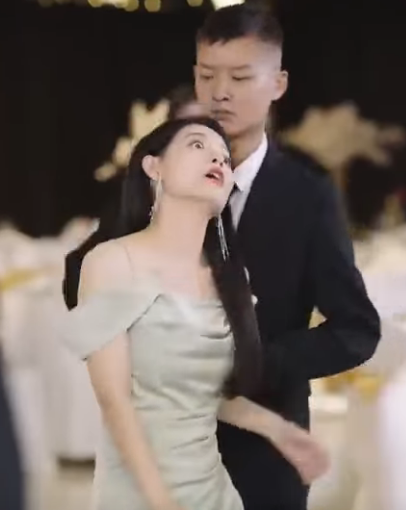 E0812001 美女职员和总裁签订恋爱契约 不料刚出门就被渣男前任和小三羞辱 总裁出场后两人傻眼了 魔女月野 part2