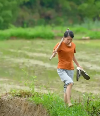 G0612004 无赖小姑子挑衅儿媳 在家对儿媳指手画脚 婆婆一句话让她乖乖滚蛋 part2