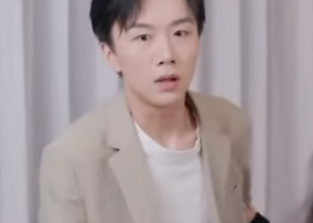 H0612002 霸道總裁想要追求女下屬 送的包包女人帶去參加聚會慘遭侮辱 還好總裁及時出現打臉眾人#短劇 #情感 #反轉 #霸道总裁 part2