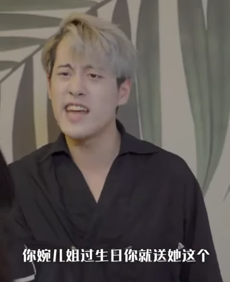 A0812003 完整版 兄長大人6 妳有恨過的人嗎 有啊 因爲妳們都不能壹碗水端平 傷妳最深的永遠都是妳最親近的人 #短劇 #熱門短劇推薦 #壹定要看到最後 #內容過于真實 #反轉 #劇情 part2