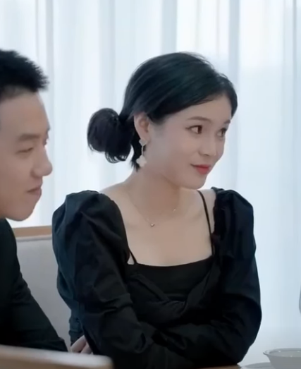 C0812005 七七带刚刚相亲的穷小伙参加聚会却被出轨的前男友嘲讽 气的她想揍人 谁料他竟是千亿CEO装穷 身份曝光宠爱七七狠狠教训渣男 #短剧 #情感 #反转 #职场 part2