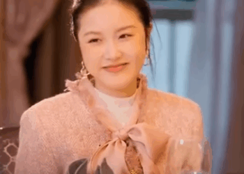 C0312003 女总裁被老同学告知错误情报在生日会被下逐客令 总裁反手将录音公之于众 将她赶出门 #短剧 #反转 #总裁 #爽剧 part2