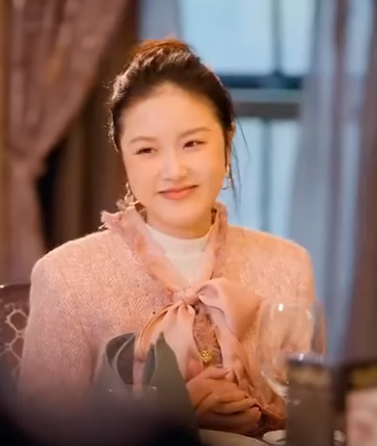 C0312003 女总裁被老同学告知错误情报在生日会被下逐客令 总裁反手将录音公之于众 将她赶出门 #短剧 #反转 #总裁 #爽剧 part2