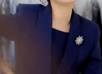 C0312001 女总裁逛街没带钱 被奢侈店员瞧不起 下一秒直接消费70万现金现场打脸 陈七七 part2