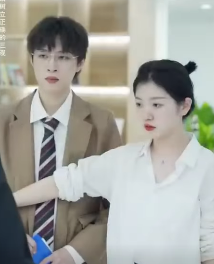 B1212003 嚣张关系户欺负便利店男孩 大声叫嚣随时让人滚蛋 却被视察的总裁听到了 #短剧 #陈七七 #职场 part2