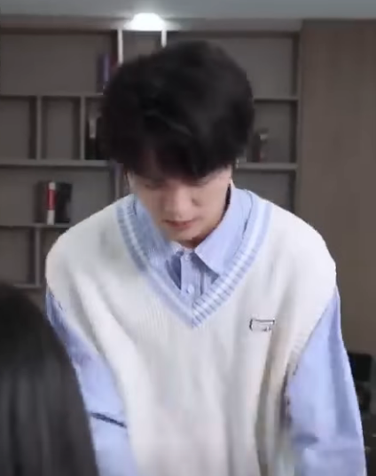 B1712001 公司高管处处刁难实习生 嘲讽对方是吃软饭的关系户 不料对方是新总裁被当场叉出公司 #短剧 #职场 #反转 #霸道总裁 part2