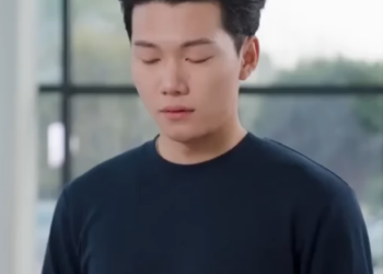 B2112001 七七妈妈好心资助贫困的男孩 却被他各种编理由要钱 还在七七公司狐假虎威逼同事拿钱 七七直接报警让他进监狱好好反思 #短剧 #drama #职场 #反转 part2