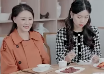 B2412003 绿茶女误会七总是弟弟女友 当着弟弟的面搔首弄姿 不料正牌女友驾到直接傻眼 #打脸 #逆袭 part2