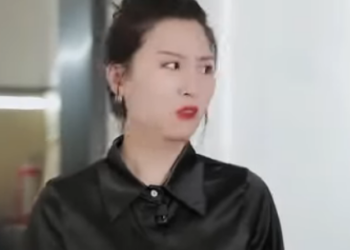 C2312001 夫妻不僅要有福同享 更重要的是風雨同舟 有難同擔 面對逆境相互扶持 彼此珍重