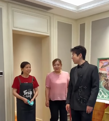 C2312002 很多姐妹們都說我們家的保姆工資高 今天突擊檢查一下她的工作 如果滿分是10分 大家給邱姐打幾分呢 #保姆 #記錄真實生活 #日常 part2