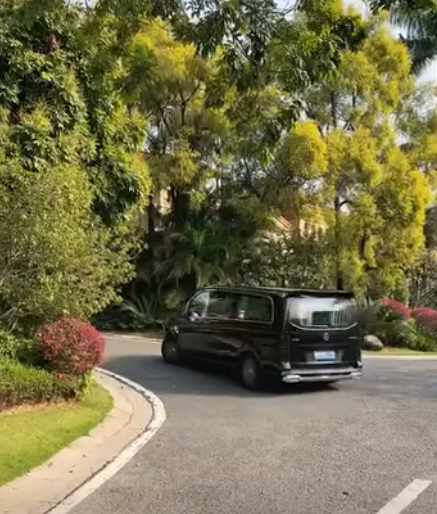 C2512001 難得今天休息一天 天氣也不錯 帶一家人出去露營放松放松 邱姐還精心準備了烤肉 點心 水果 只要看到身邊的人都那么開心 感覺做什么都是有意義的 與他們在一起的每一刻都覺得很 part2