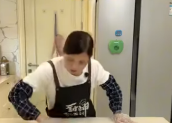 C2512002 邱姐今天在家自制的豬腳飯真的比外賣好吃一萬倍 我也沒想到80塊錢能做這么多的豬腳飯 自從錢變成手機里的數字 我們都慢慢對花錢失去概念了 #記錄真實生活 #日常vlog part2