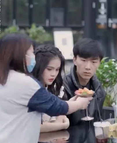 B2512003 弟弟到处借钱打榜跪舔 女主播 却不知她真实身份竟然是男的 机智姐姐出马巧妙戳穿骗局 #陈七七 #短剧 #主播 part2