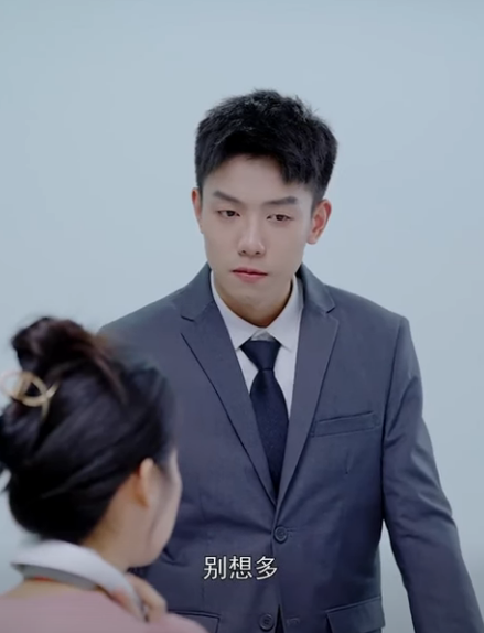 B2612003 黑心大妈故意丢钱和老板娘索要赔偿 路人们不明真相纷纷附和 正义女总裁一把夺过包回怼黑心大妈 陈七七 part2