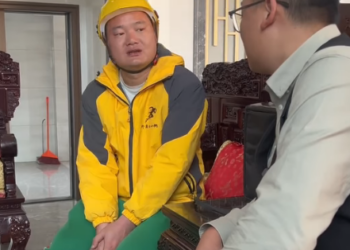 E2712004 #正能量 外賣小哥帶著一歲孩子飽受風霜 part2