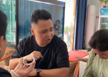 E2812004 傳承之鐲遇變故 善意謊言來守護 #翡翠 #翡翠手鐲 #翡翠原石 #昌哥翡翠 ##正能量 part2