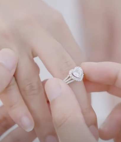 B2912004 女总裁手戴男友送的小钻戒 被员工们私下乱比较 没想到一场求婚众人直接傻眼了 陈七七 part2