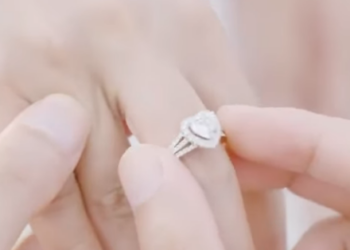 B3012002 男友送给七七一颗小钻戒 被同事嘲笑是穷男友 不料他竟是隐藏身份的集团少爷 陈七七 part2