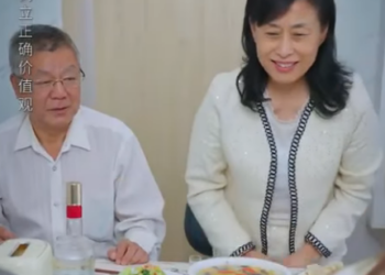 A0712004 天吶 美女主播竟拿小孩博眼球 結局反轉到我驚掉下巴 #劇情 #反轉 #短劇 #熱門短劇推薦 #內容過於真實 #一定要看到最後 #movie #drama part2