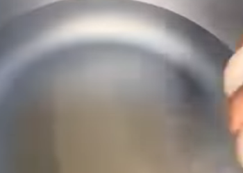 H1701001 今天我在家 偷吃 泡面被邱姐看見 她擔心我胃不好 就自己在家給我做還原版的紅燒牛肉面 真的感謝邱姐的用心#記錄真實生活 #日常vlog #美食 #保姆 part2