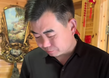 E2201005 兒女莫把老人嫌 人人都有老那天 孝敬父母是本分 關愛長輩是責任 #家庭 #正能量 #嫌棄父母 #情感 #萬萬沒想到 part2