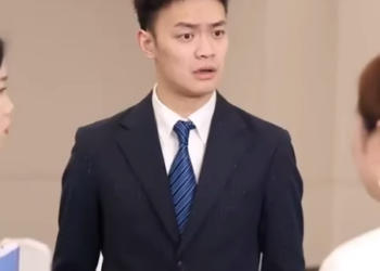 B2201013 贫穷美女参加高级宴会却被心机女当众羞辱 不料她竟是百亿总裁 直接亮明自己的总裁身份一巴掌甩向心机女 #drama #短剧 #反转 #职场 part2