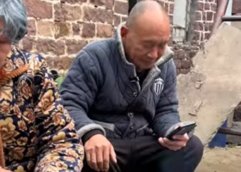 E2201013 一定要看到最后 作為兒女 我們總以為最大的孝心是讓父母吃穿不愁 而老人想要的只是多一點陪伴而已 part2