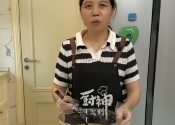 C0201001 最近吃飯沒胃口 邱姐給我做了酸甜美味的冰碗大冷面 冰冰涼涼的太爽了 姐妹們你們也可以試試 #記錄真實生活 #美食 #保姆 part2