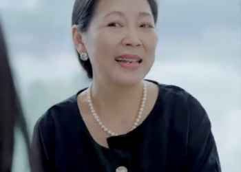 B2201023 女孩当服务员被恶毒舅妈羞辱 没想到曾经帮助的大妈是总裁 帮她出恶气终止和恶毒舅妈的一切合作 陈七七 part2