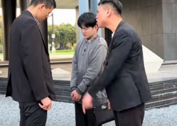 E0301001 換做你們回怎么做#正能量#人間溫暖#原創視頻 part2