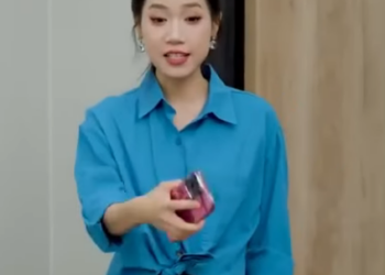 B0501005 七七和闺蜜AA吃火锅 她却数着每个人吃了几口 斤斤计较的算钱 假装手机没电还想躲过付钱 谁料七七有充电宝 #短剧 #情感 #情景剧 #沙雕剧情 #陈七七 part2