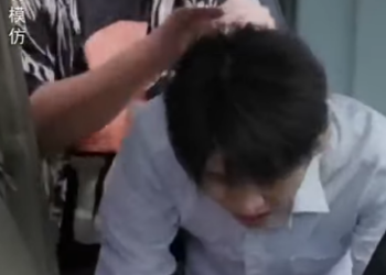 B0201005 打脸剧情大合集 被人瞧不起的脏老头 竟全款提走百万奔驰豪车 势利眼销售被啪啪打脸 陈七七 part2